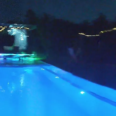 Smestaj Sa Bazenom Sunny Hill Apartment *
