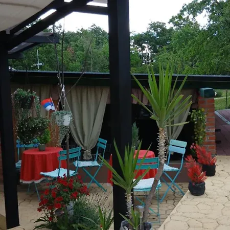 Smestaj Sa Bazenom Sunny Hill Апартаменты