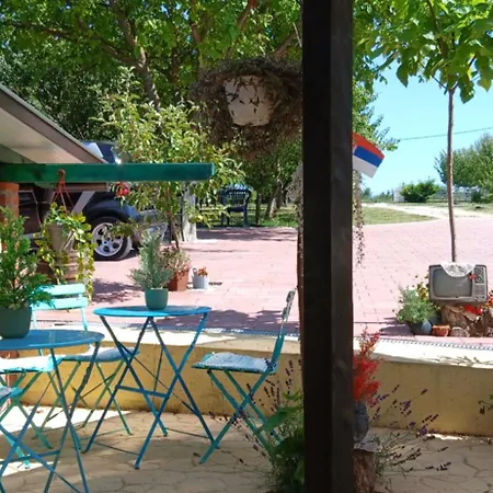 Апартаменты Smestaj Sa Bazenom Sunny Hill