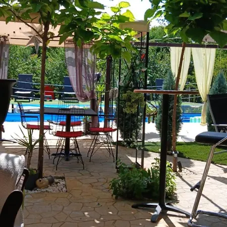 Smestaj Sa Bazenom Sunny Hill Apartamento