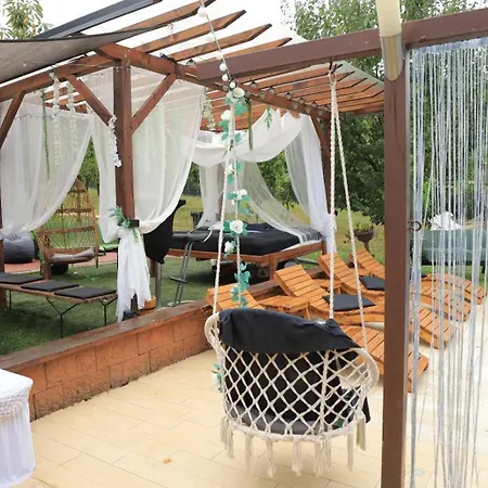 Smestaj Sa Bazenom Sunny Hill Apartment