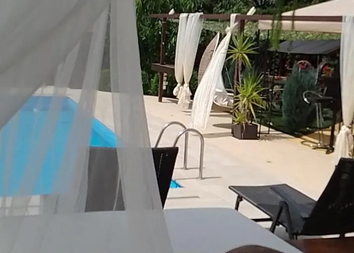 Apartment Smestaj Sa Bazenom Sunny Hill Smederevska Palanka