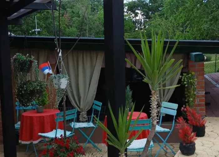 Smestaj Sa Bazenom Sunny Hill Apartment