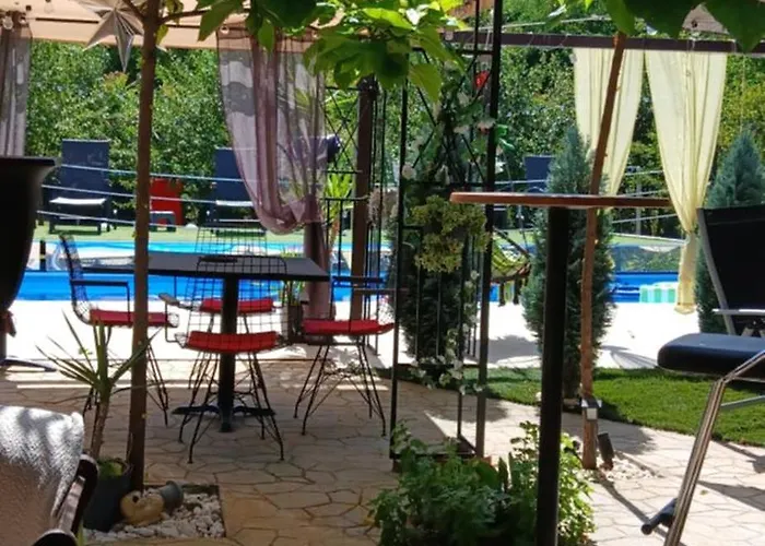 Smestaj Sa Bazenom Sunny Hill Apartment