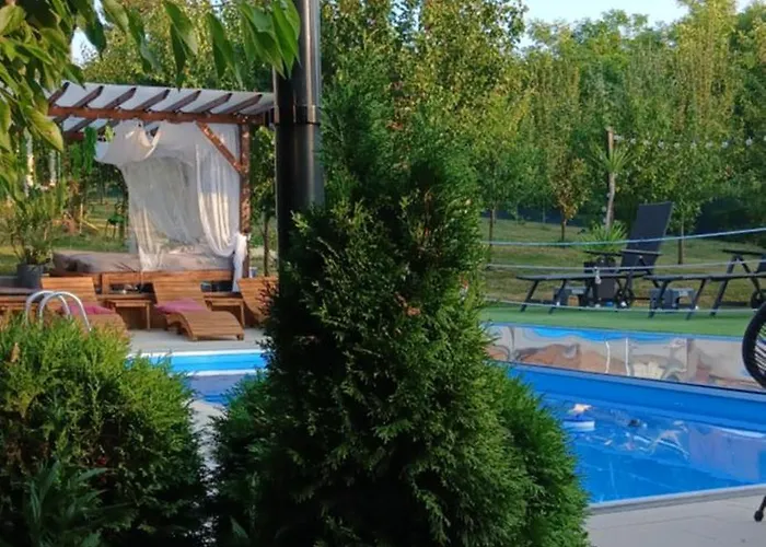 Smestaj Sa Bazenom Sunny Hill Apartment *